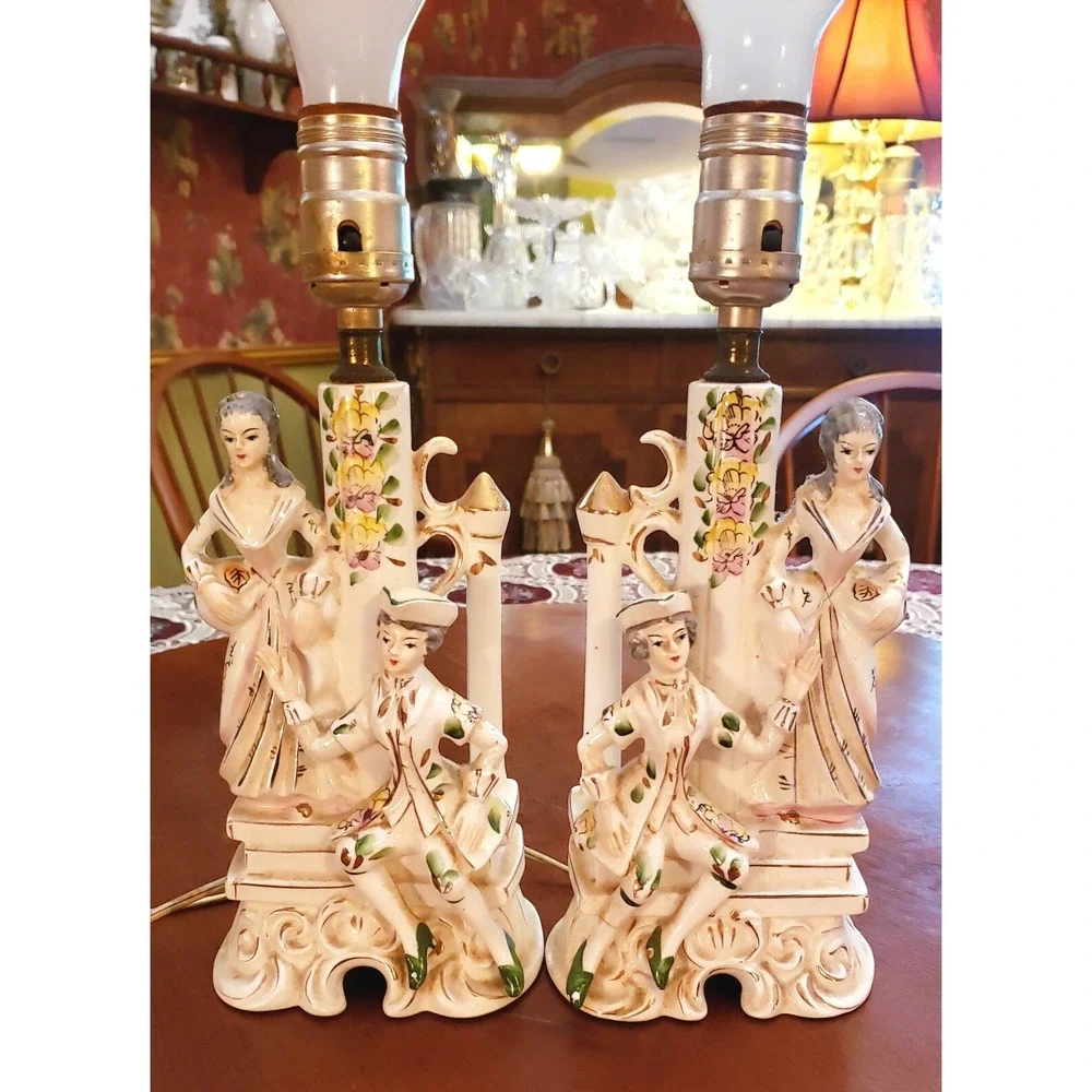 Vintage WALES Victorian Colonial Couple Figurine Lamp Made in Japan